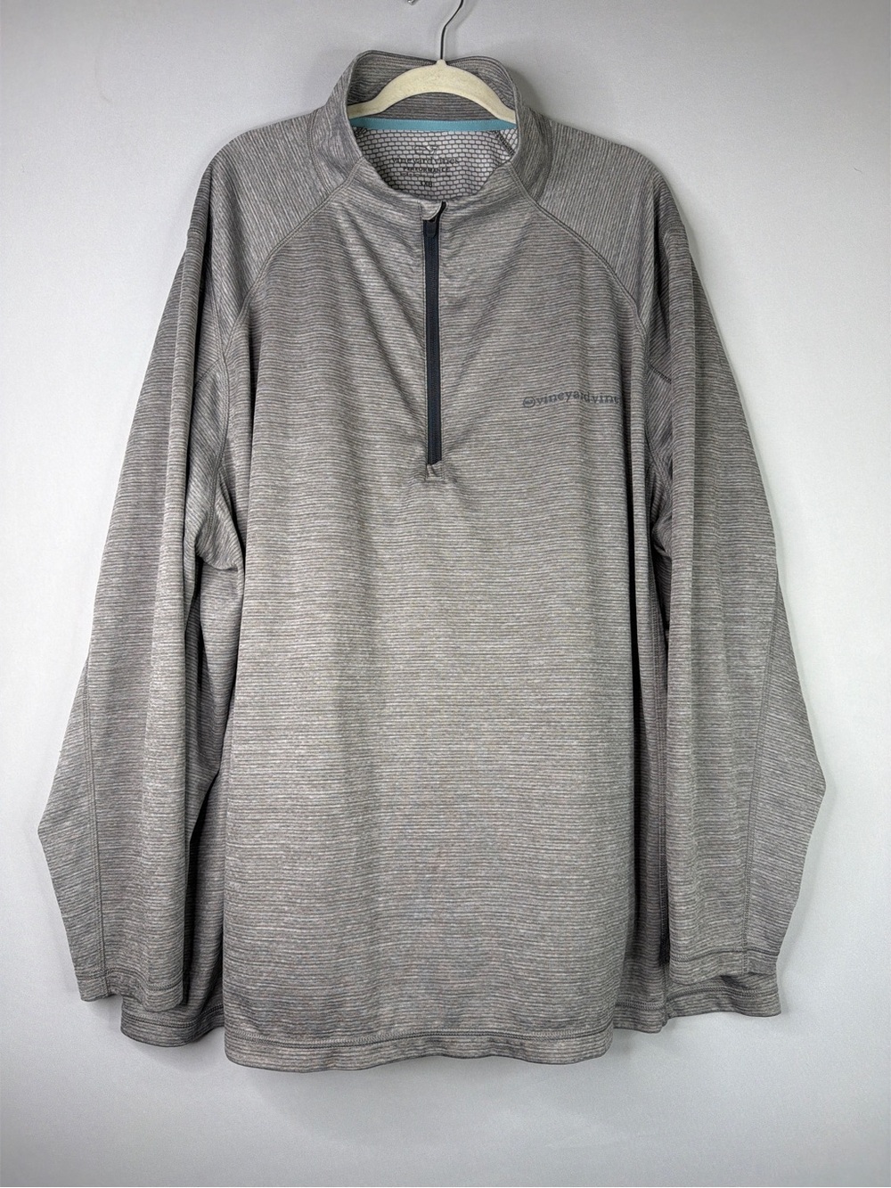 Vineyard Vines Men's Grey Quarter-Zip Performance Long Sleeve Shirt